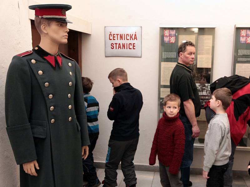 Ledová Praha 2015 v muzeum policie. Prohlídka muzea s policisty a četníky v dobových stejnokrojích. Muzeum navštívil během dne rada Vaňásek alias rada Vacátko z pražské ,čtyřky´.