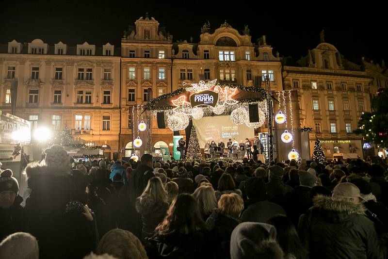 Po celém Česku se díky Deníku zpívaly 13. prosince koledy. Nejinak na pražském Staroměstském náměstí.