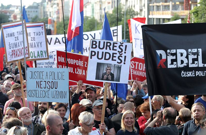 Demonstrace proti Marii Benešové a Andreji Babišovi 21. května 2019 na Václavském náměstí.