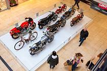 Výstava motocyklů Ducati v OC Arkády Pankrác.