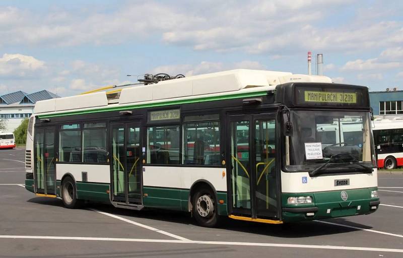 Pražský dopravní podnik má vlastní trolejbus, 15 let starý 24Tr koupil z Plzně.