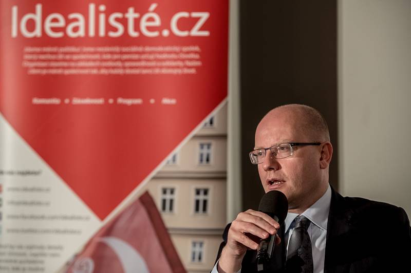 Premiér Bohuslav Sobotka navštívil v Praze debatu, kterou pořádali Idealisté.cz.
