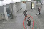 GIBS pátrá po svědcích střelby policisty na zloděje v Horních Počernicích. Na místě činu měla být i na tato blondýna.