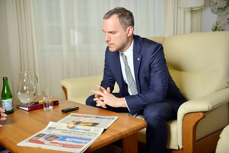 Pražský primátor Zdeněk Hřib poskytl 3. prosince 2019 rozhovor Deníku.