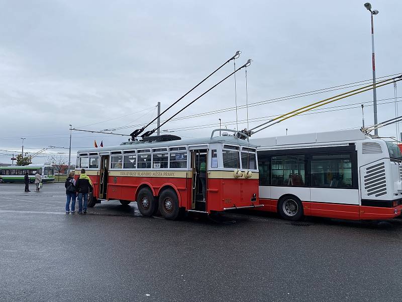 Pražský dopravní podnik v sobotu 15. října uvedl do zkušebního provozu novou trolejbusovou trať Letňany–Čakovice, kterou vybudoval v rámci projektu elektrifikace autobusové linky 140 (Palmovka–Miškovice).