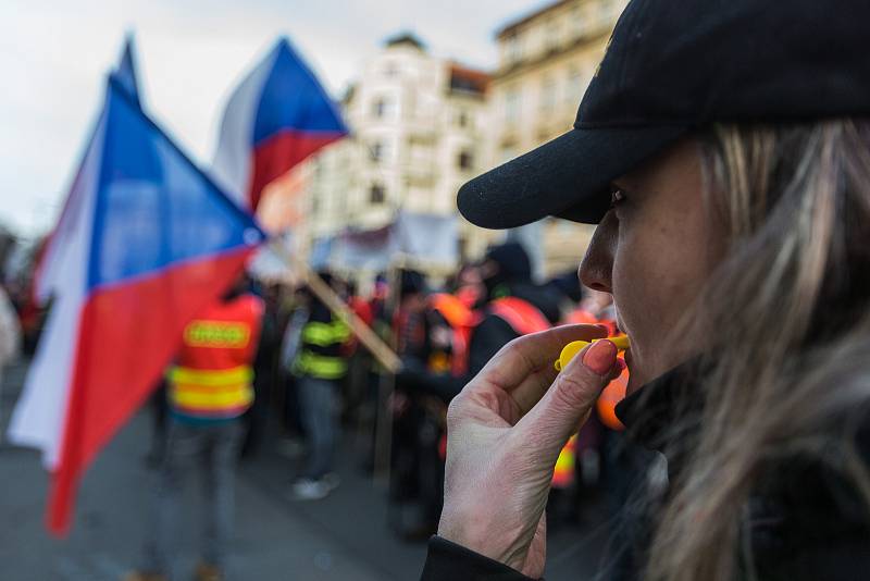 Z veřejné manifestace členů Integrovaného záchranného systému proti povinnému očkování.