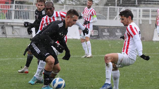 Podzim v ČFL završila dohrávka Žižkov - Zápy. Domácí slavili výhru 1:0.