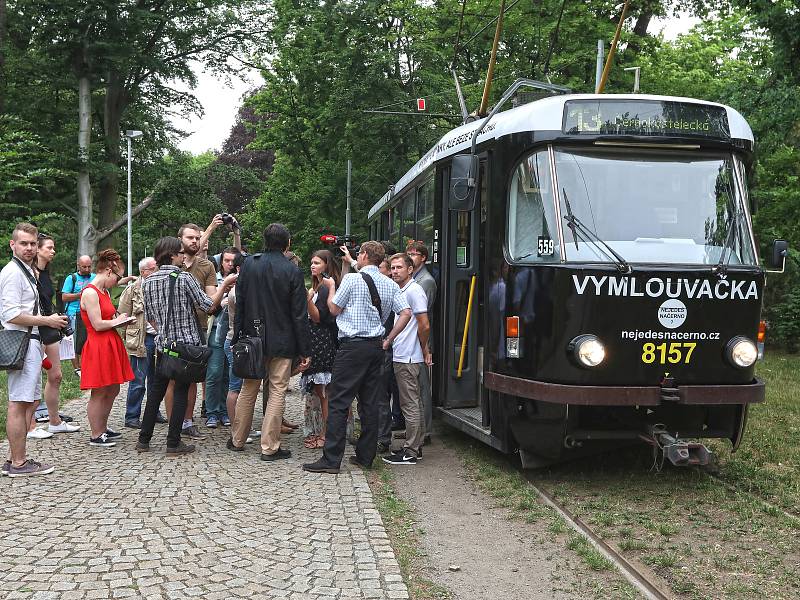Tramvaj inspirovaná reálnými výmluvami černých pasažérů,které nasbírali revizoři pražského dopravního podniku.To je Vymlouvačka.