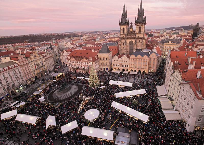 Vánoční trhy na Staroměstském náměstí.