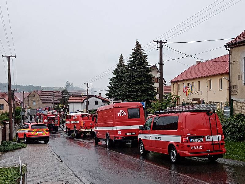 Požár rodinného domu v Tuchoměřicích.