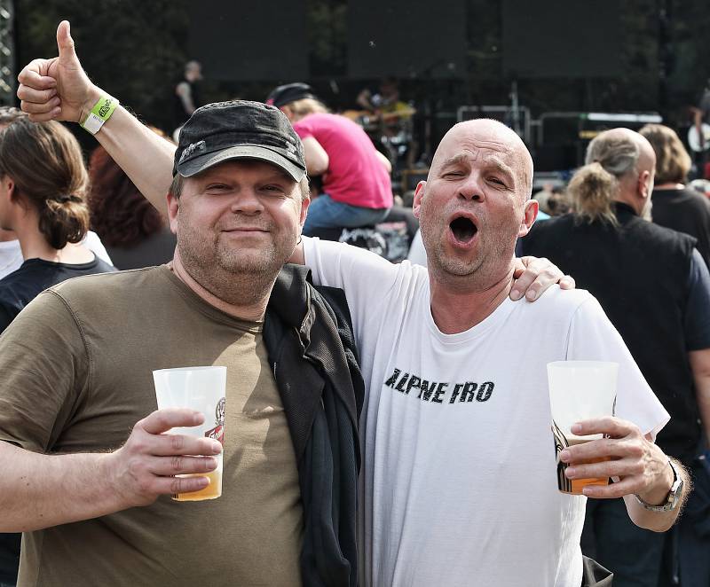 34 LET OPEN AIR Tři sestry v Ledárnách Braník - den druhý 24.května.