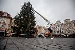 Zdobení vánočního stromu na Staroměstském náměstí.