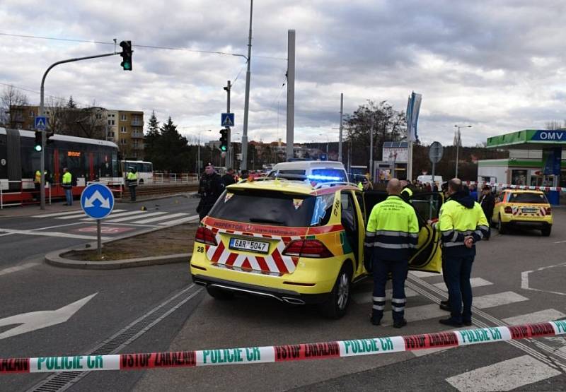 Při nehodě na Švehlově ulici zemřeli dva chodci