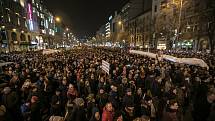 Tisíce lidí protestovaly 5. března na pražském Václavském náměstí proti zvolení Radka Ondráčka do kontrolní komise GIBS a proti premiérovi Babišovi.