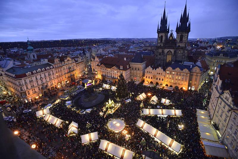 V sobotu 30. listopadu 2019 byl v Praze na Staroměstském náměstí rozsvícen vánoční strom.