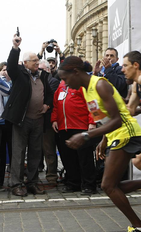 Jubilejní patnáctý ročník Prague International Marathon běžeckého seriálu (PIM) se konal 28. března 2009. 