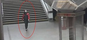 Policie hledá útočnici, která napadla ženu v metru.