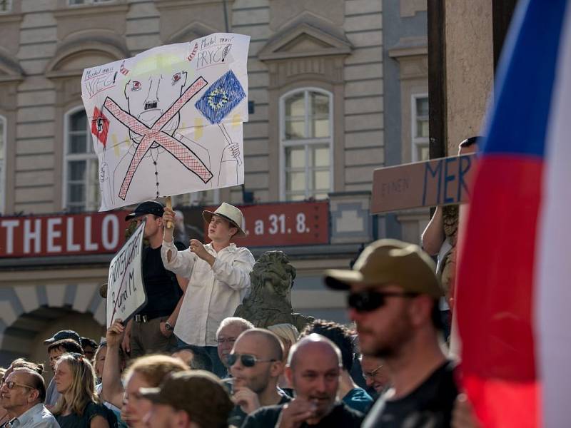 Shromáždění odpůrců Merkelové.