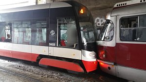 V Praze se 11. 2. 2021 srazily tramvaje.
