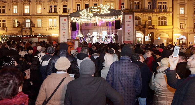 Česko zpívá koledy na Staroměstském náměstí 10. prosince.