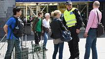 Pražská policie společně se strážníky evakuovala v úterý 10. května 2016 po poledni budovu hlavního nádraží v centru metropole. Důvodem byl telefonát anonyma hrozícího bombou. Při prohlídce se nenašlo nic nebezpečného.