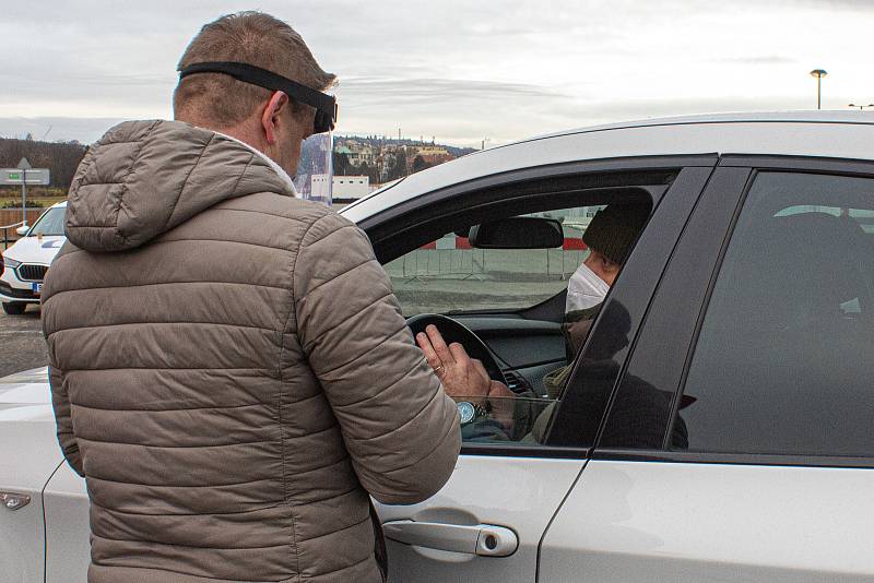 Volební stanoviště pro osoby ve zdravotní karanténě, hasičská zbrojnice JSDH Praha - Stodůlky.