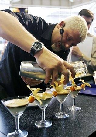 František Roháček připravuje svůj kávový nápoj během soutěže 5. mistrovství baristů ČR, které se konalo 17. února v Křižíkově pavilonu na pražském Výstavišti. 