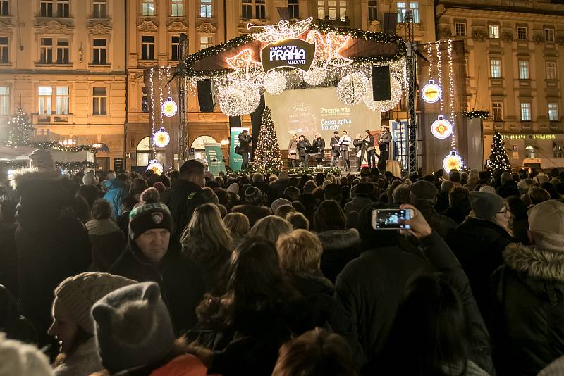 Po celém Česku se díky Deníku zpívaly 13. prosince koledy. Nejinak na pražském Staroměstském náměstí.