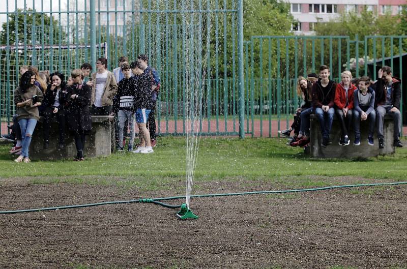 Slavnostní předání a křest retenční nádrže v ZŠ Jílovská na Praze 4.