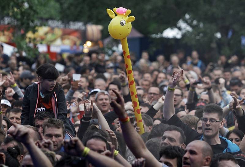 Tři sestry oslavili v sobotu 20.května 32 let na Open Air 2017 v areálu Ledáren Braník.