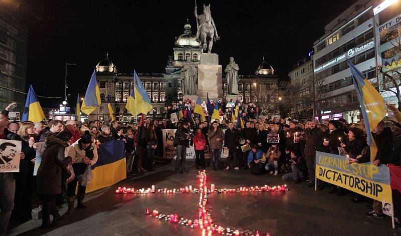 Demonstrace Ukrajinců kvůli součastné situaci na Ukrajině. Václavské náměstí 20.února.