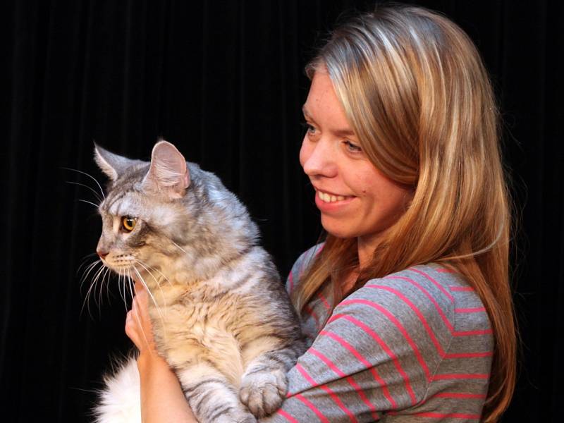 Miss kočka 2014: vyhrál Miky z Michle (na snímku se svojí majitelkou Martinou Štěpánovou).