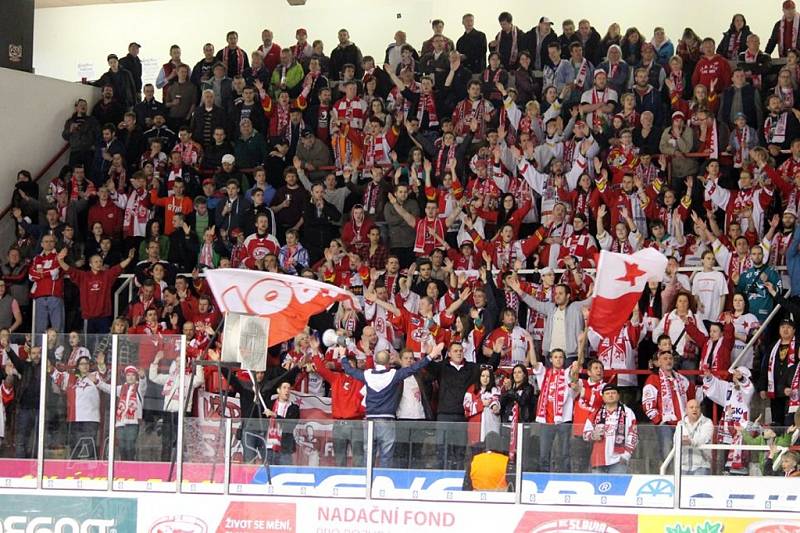 Hokejová baráž Slavia Praha - Olomouc. 14. dubna 2015.