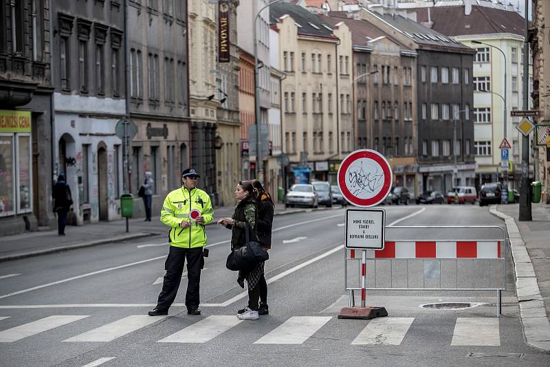 Uzavírka kvůli plánované rekonstrukci ulice Husitská na pražském Žižkově 13. března v Praze.