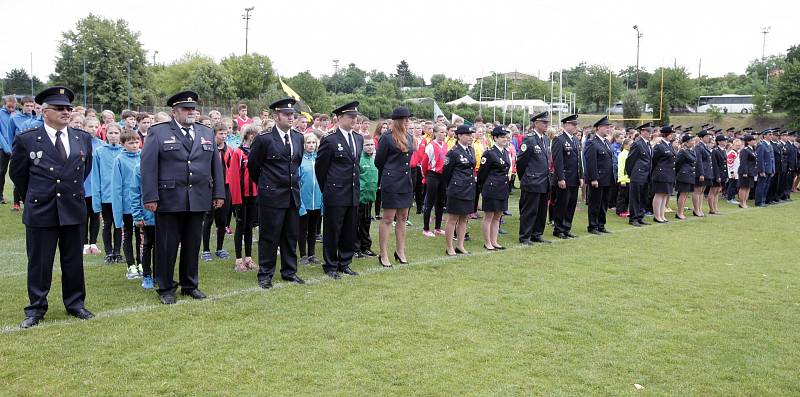 V Praze na atletickém stadionu ve Vršovicích odstartoval 43. ročník Mistrovství ČR v hasičských hrách Plamen.