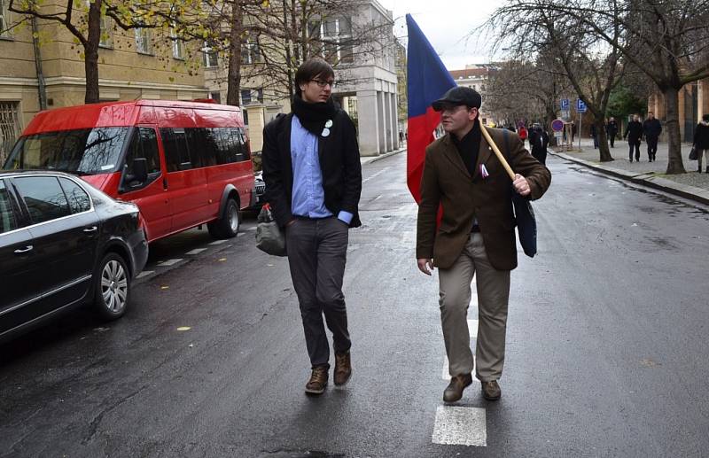 Oslavy 26. výročí Sametové revoluce 17. listopadu v Praze na Albertově.