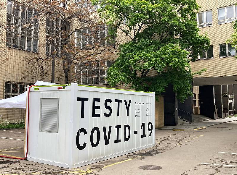 Společnost Anygence totiž otevřela ve spolupráci s TJ Sokol Královské Vinohrady a městskou částí Praha 2 nové testovací centrum na covid–19 v Riegrových sadech. Odběrové místo je umístěno vedle budovy Sokola v Polské ulici.