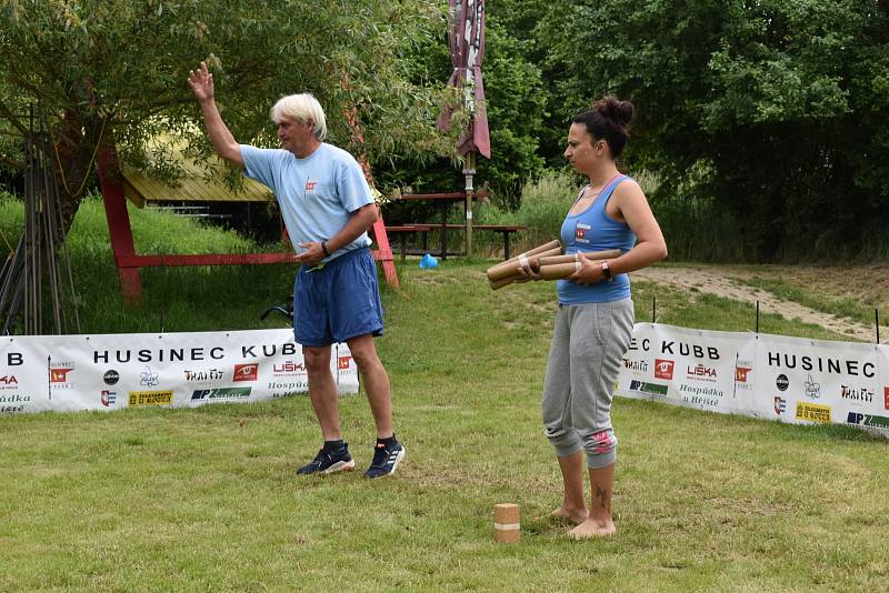 Parta Husinec Kubb se zapsala do České knihy rekordů, sportovní disciplínu "kubb" hrála nonstop 24 hodin.