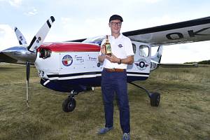 MISE OKŘÍDLENÝ LEV. Pilot Roman Kramařík se vydal z letiště Točná na cestu kolem světa.