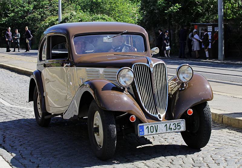 U příležitosti 75.výročí atentátu na říšského protektora Reinharda Heydricha se v Praze konala rekonstrukce útoku u tramvajové zastávky U Kříže.