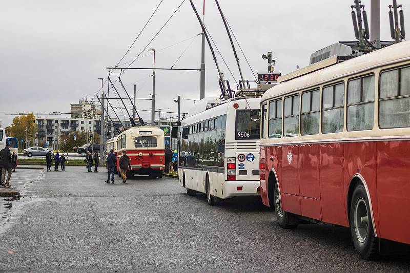 Pražský dopravní podnik v sobotu 15. října uvedl do zkušebního provozu novou trolejbusovou trať Letňany–Čakovice, kterou vybudoval v rámci projektu elektrifikace autobusové linky 140 (Palmovka–Miškovice).