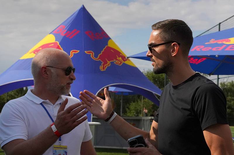 V areálu sportoviště Pražačka se konal basketbalový turnaj Red Bull Half Court 3x3.