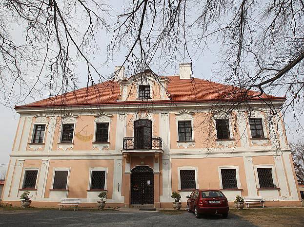 Objekty v obci Panenské Břežany u Prahy kde za okupace pobýval říšský protektor Reinhard Heydrich.