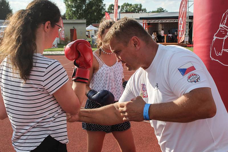 Trénink v olympijském parku vedli boxeři z oddílu Pražský Rohovník, trenér Michal Soukup, mládežníci Adam Marcin a Samuel Klabeneš.