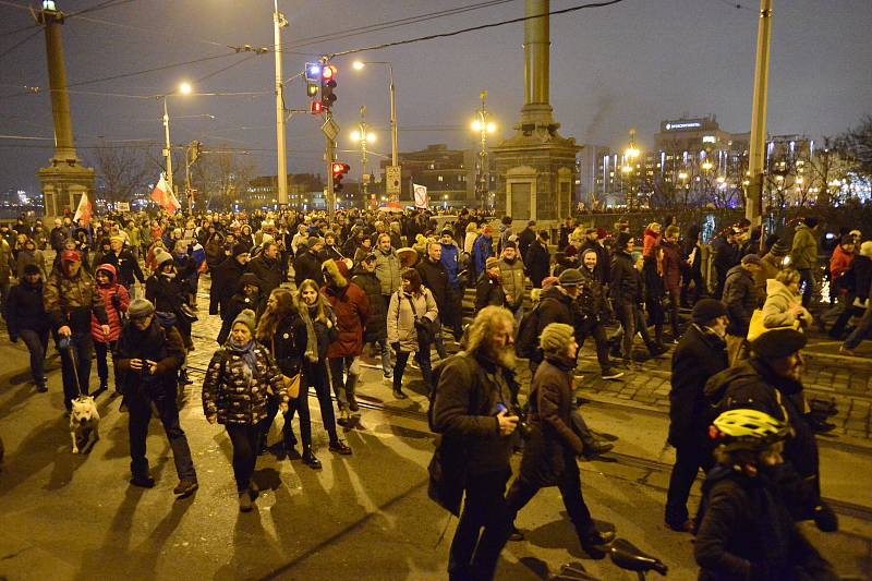 Demonstrace proti premiéru Andreji Babišovi 17. prosince 2019.