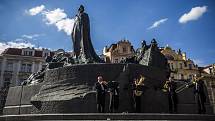 Znovuodhalení zrestaurovaného pomníku Mistra Jana Husa při příležitosti stého výročí od jeho vzniku proběhlo 2. června na pražském Staroměstském náměstí