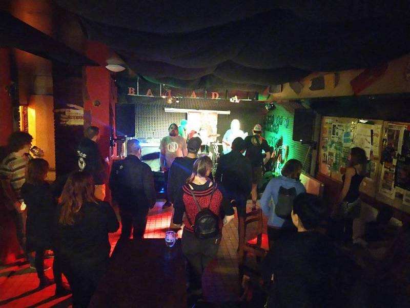 V pátek večer zahrají v Balada baru kapely MarnE, Surfin´Bazooka & The Owl a Mike Wazowski.