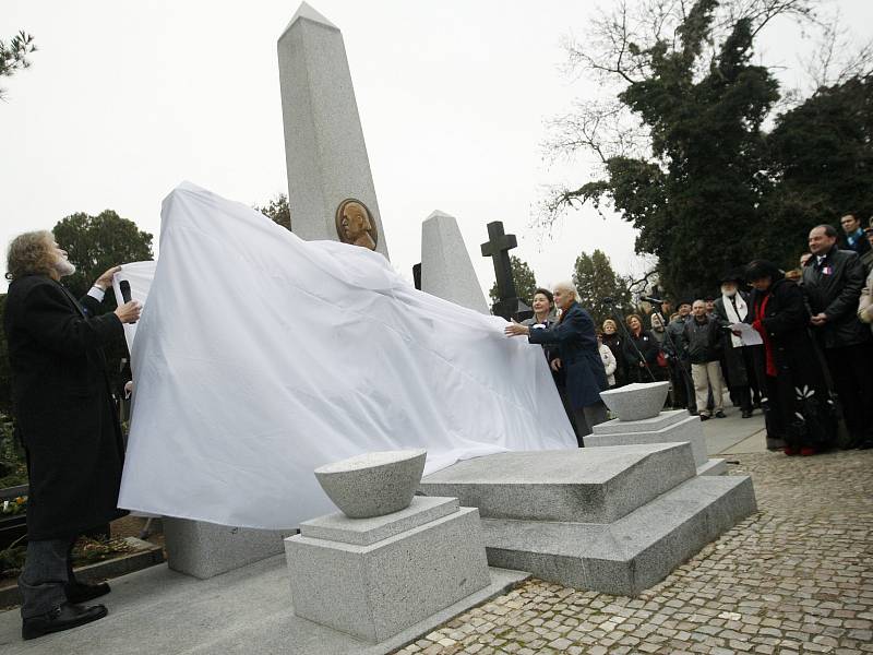  	Odhalení Smetanovy hrobky na Vyšehradě