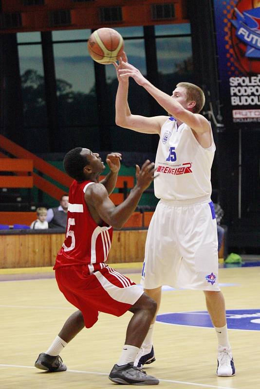 Basketbalisté USK Praha porazili hráče ze Svitav 88:72.