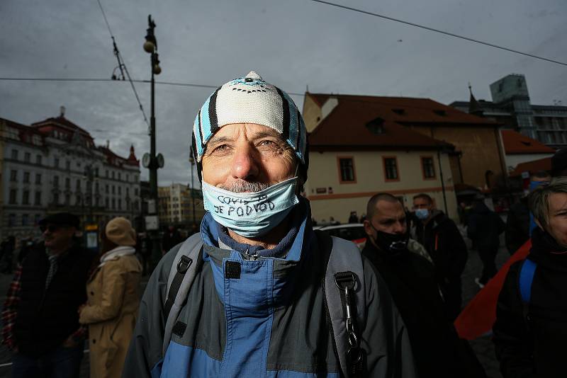 Demonstrace proti vládním opatřením na boj proti epidemii se na náměstí Republiky konala ve středu 28. října 2020.